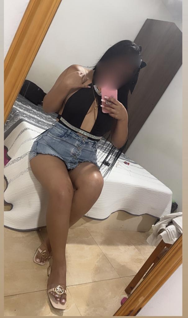667609165: Chica busca chico en Sevilla