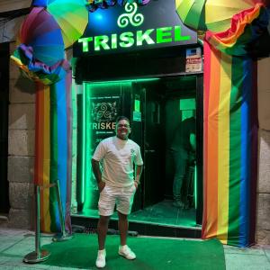 643564317: Chico busca chica en Madrid