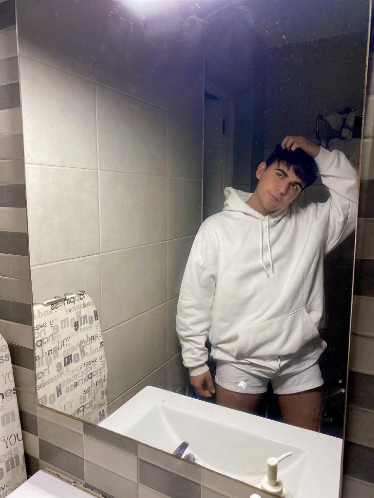 617679212: Chico busca chica en Sevilla