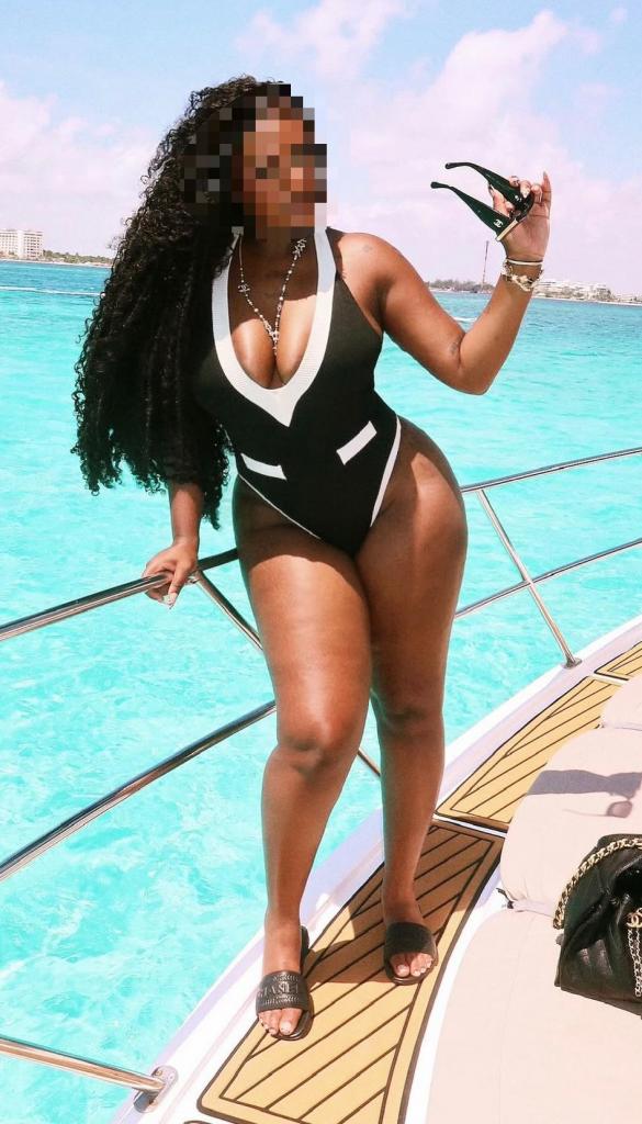 Chica busca chico en Almería: 