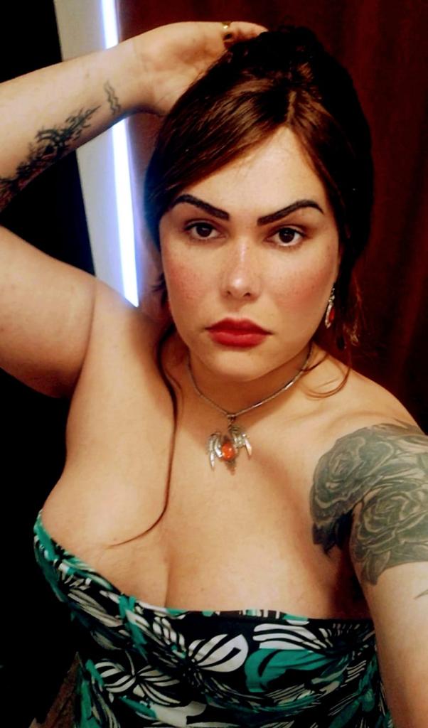 631829490: Transexual en Cádiz