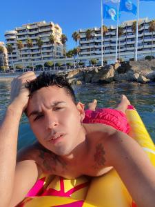 617679212: Chico busca chica en Sevilla