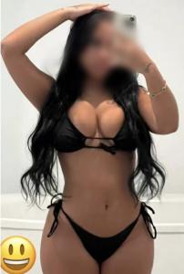 614740546: Chica busca chico en Navarra