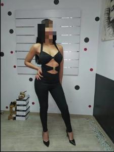 607434287: Chica busca chico en Sevilla