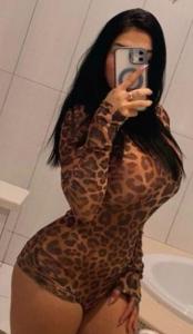 667771170: Chica busca chico en Madrid