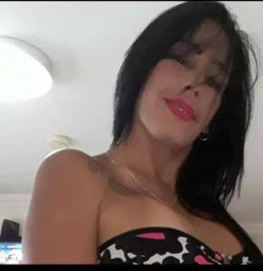 663811939: Chica busca chico en Barcelona