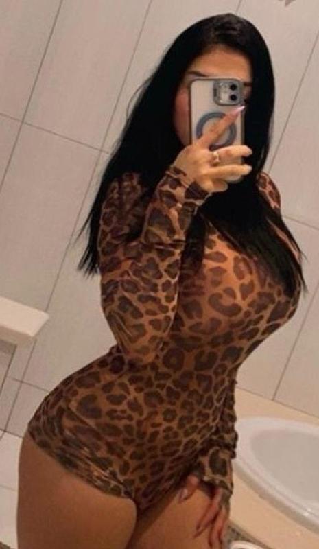 667771170: Chica busca chico en Madrid