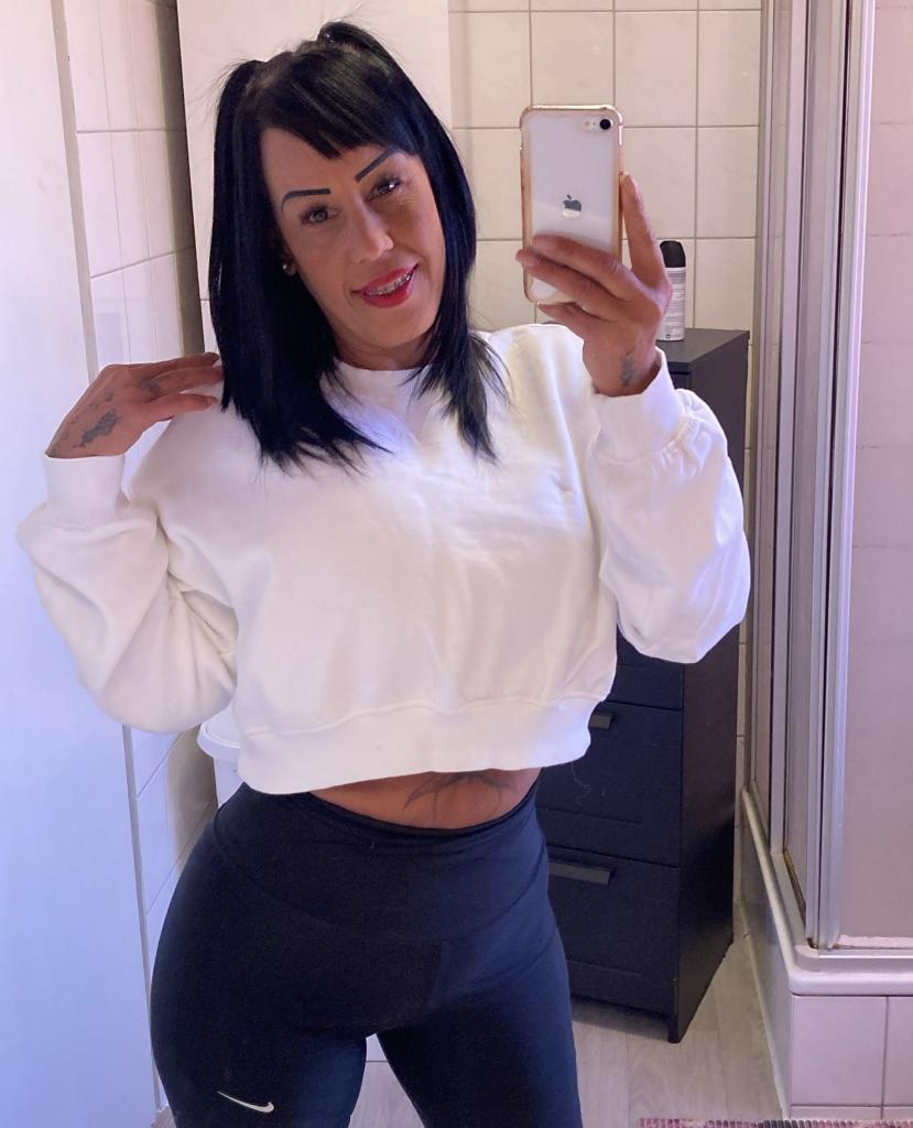 663811939: Chica busca chico en Barcelona