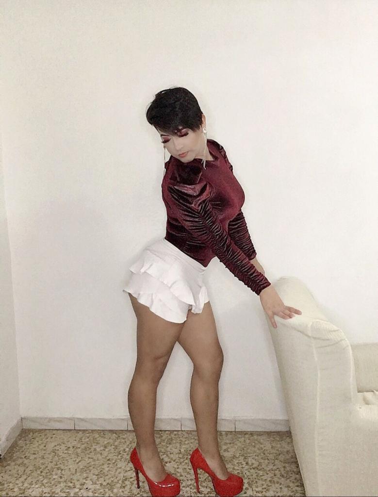 641575210: Chica busca chico en Sevilla