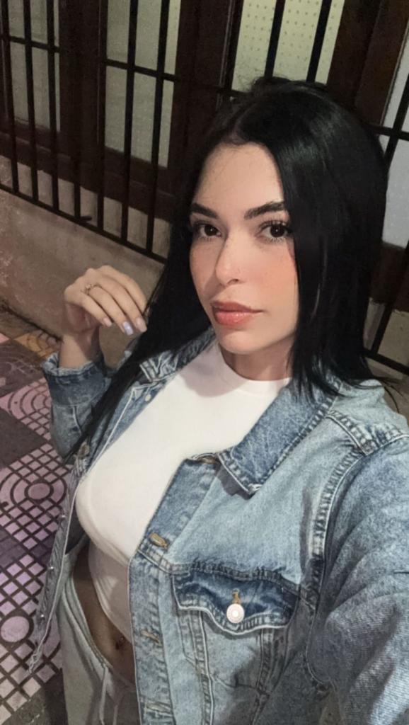 613818976: Chica busca chico en Granada