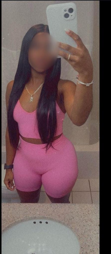 Chica busca chico en Almería: 