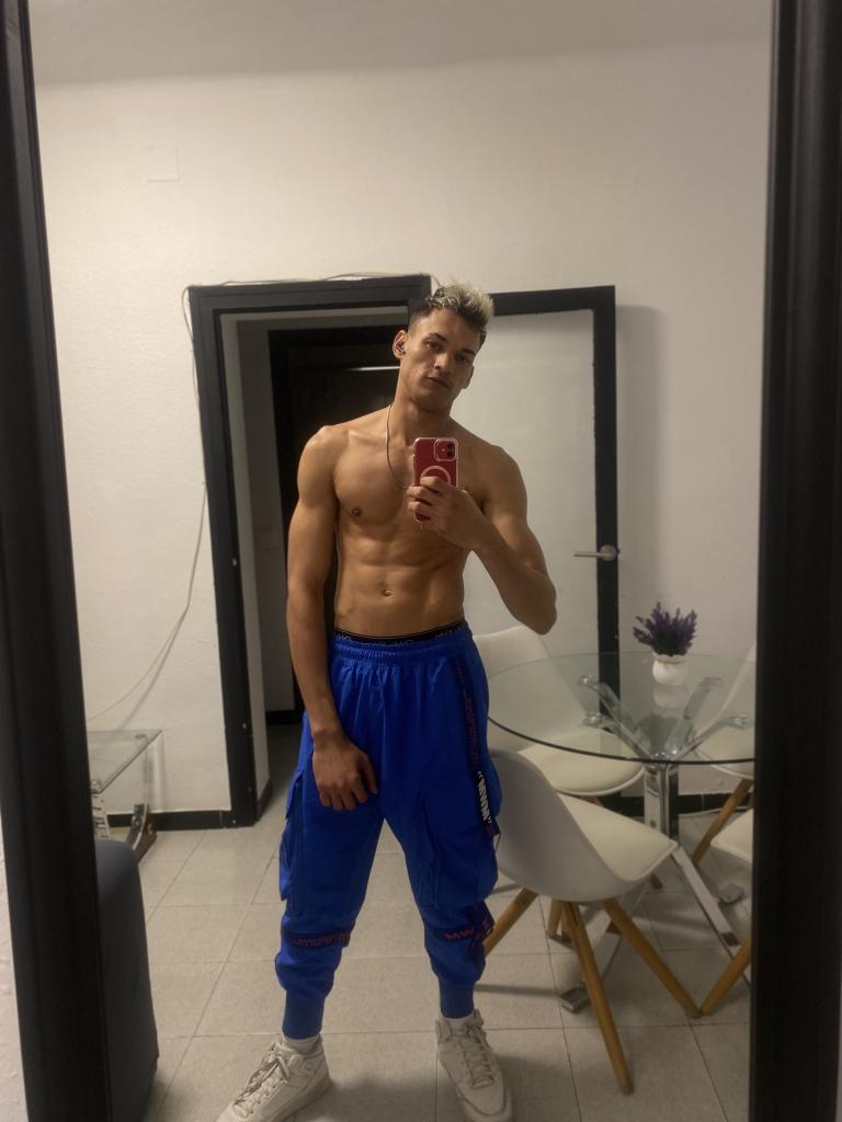 662530822: Chico busca chica en Barcelona