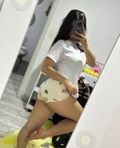 611077259: Chica busca chico en Sevilla