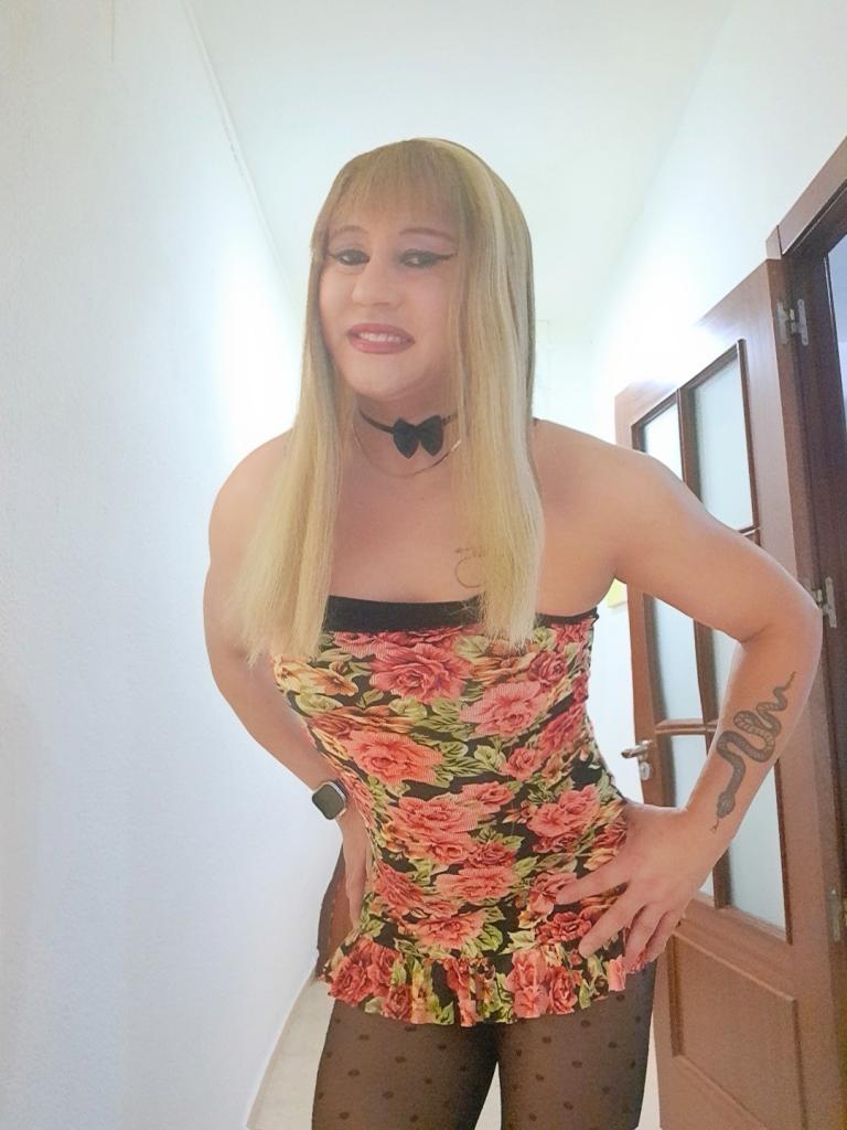 631197552: Transexual en Huelva