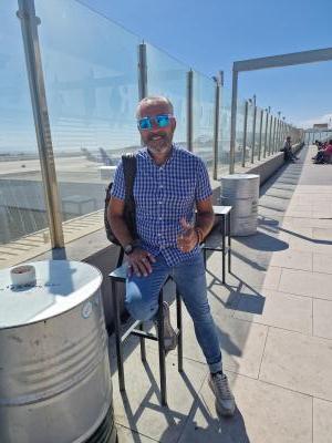 614164070: Chico busca chica en Granada