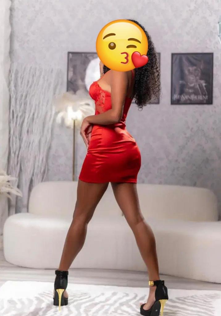 611894945: Chica busca chico en Orense