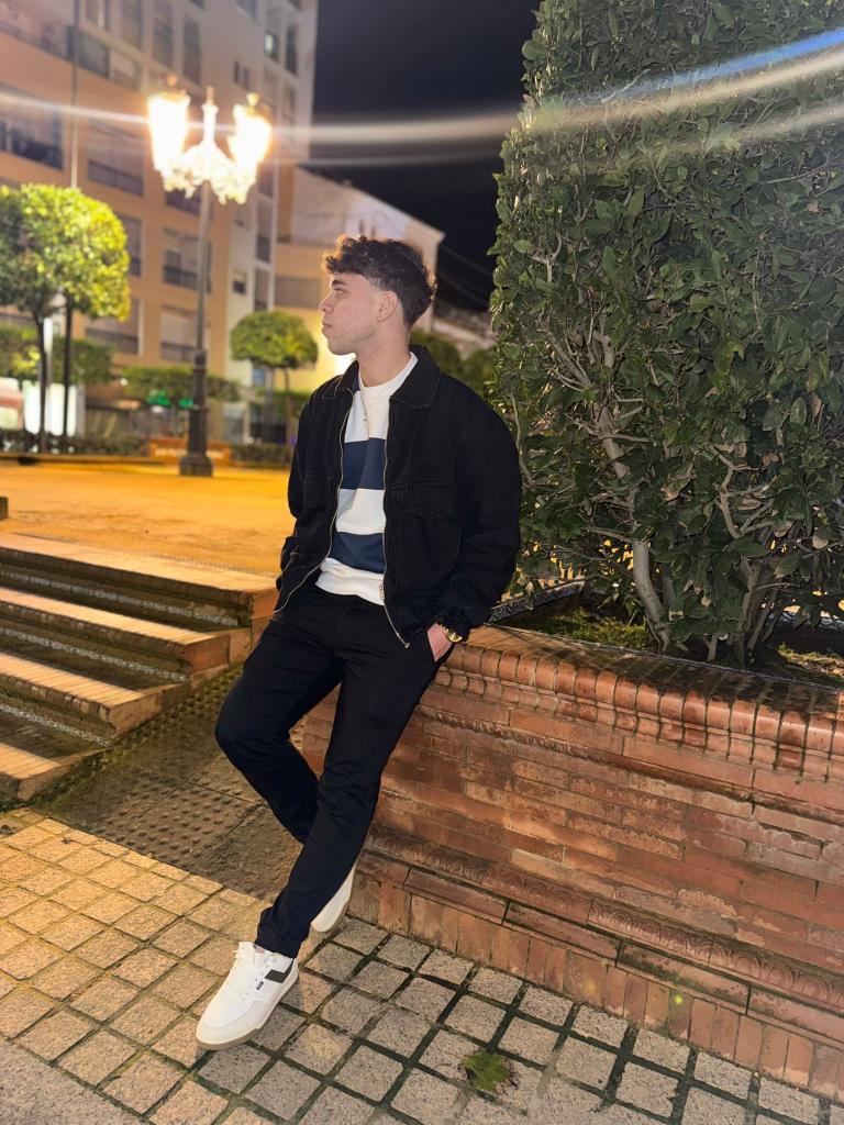 Chico busca chica en Sevilla: 