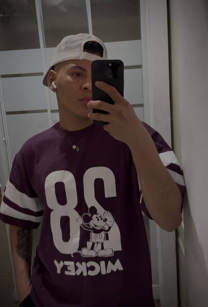 698461472: Chico busca chica en Barcelona