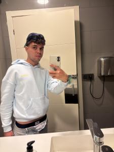 661169359: Chico busca chica en Madrid