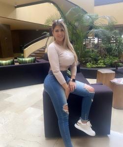 611453664: Chica busca chico en Sevilla