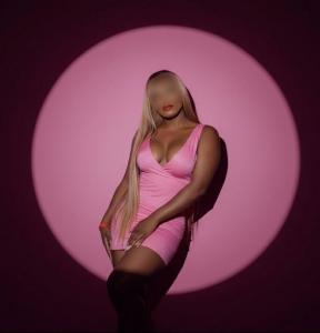 612480442: Chica busca chico en Sevilla