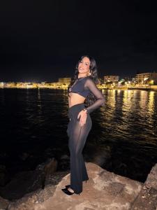 610880239: Chica busca chico en Ibiza