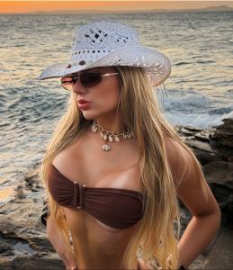 642040050: Chica busca chico en Barcelona