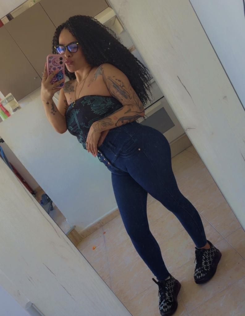 666376395: Chica busca chico en Barcelona