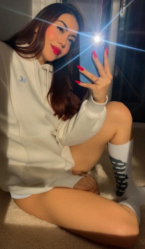 631151588: Chica busca chico en Málaga