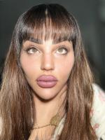 742048285: Transexual en León