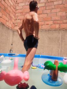 Chico busca chica en Sevilla: 