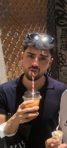 637705099: Chico busca chica en Valencia