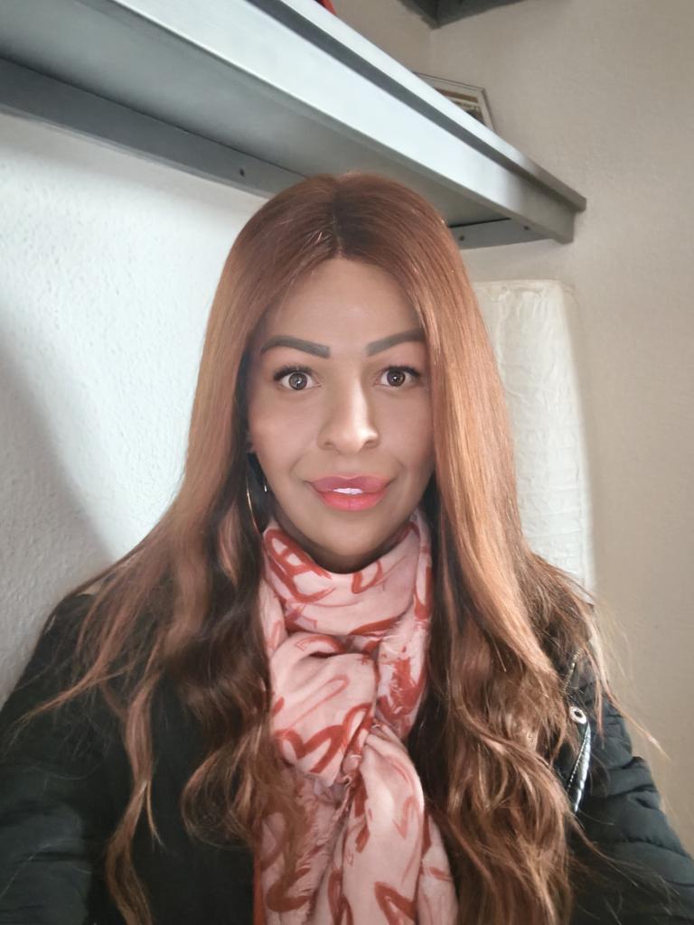 647111308: Travesti en Albacete