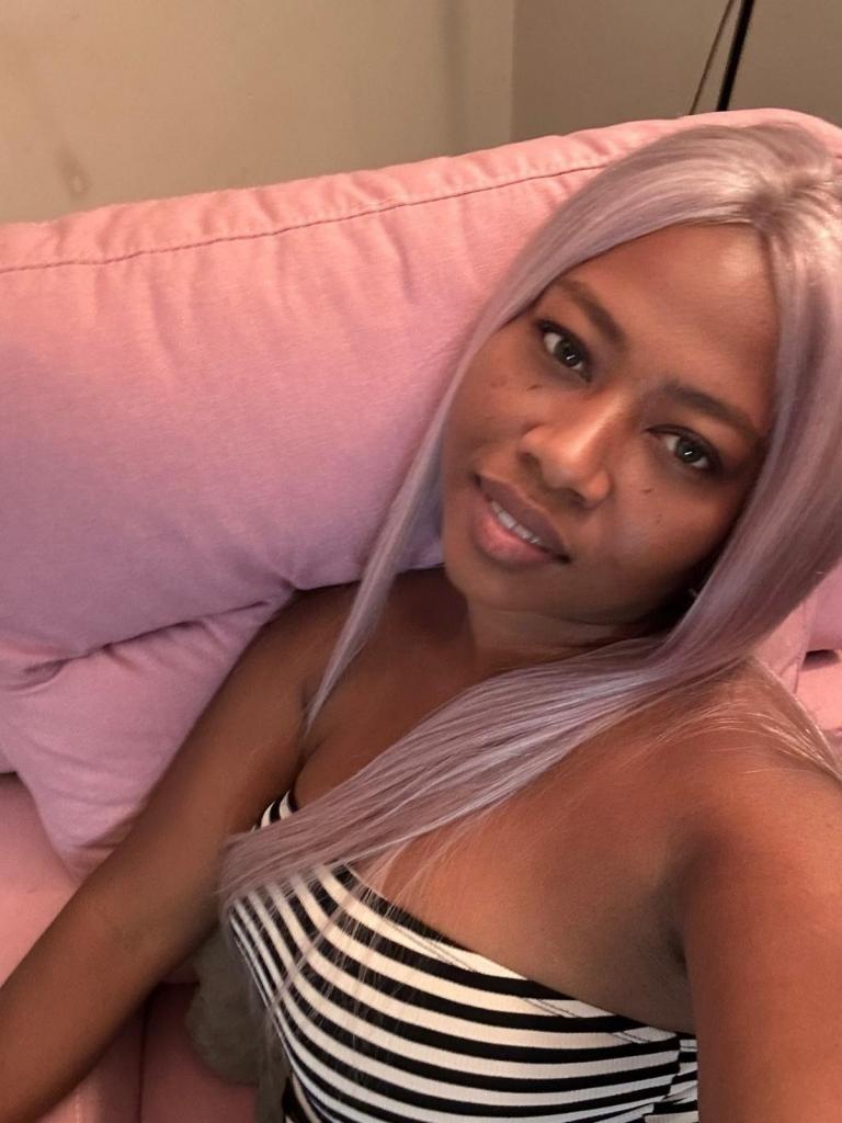 666870110: Chica busca chico en Madrid