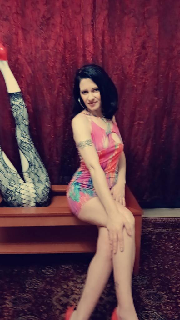 672557591: Chica busca chico en Murcia