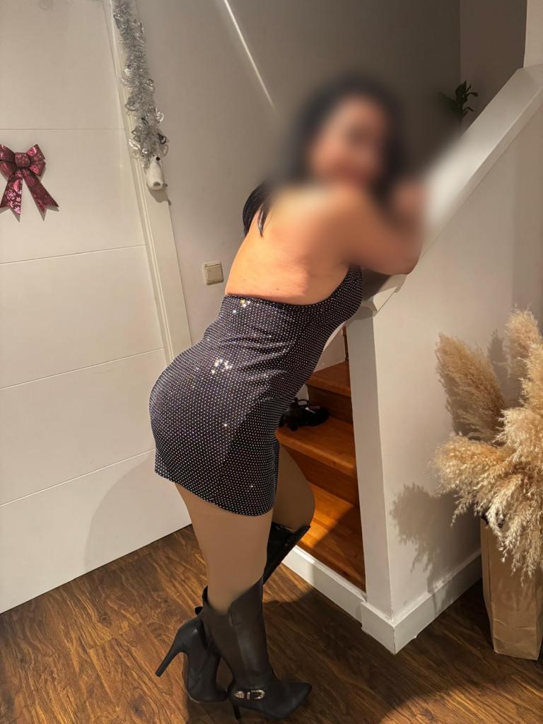 611399086: Chica busca chico en Barcelona