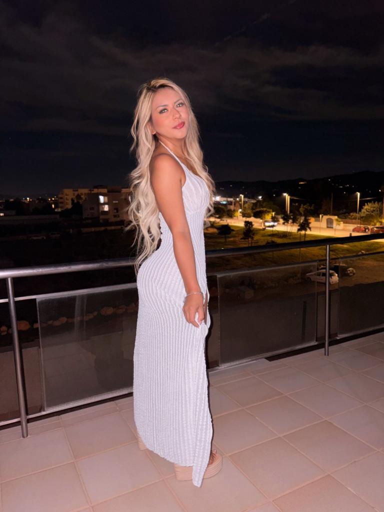 632298867: Chica busca chico en Ibiza