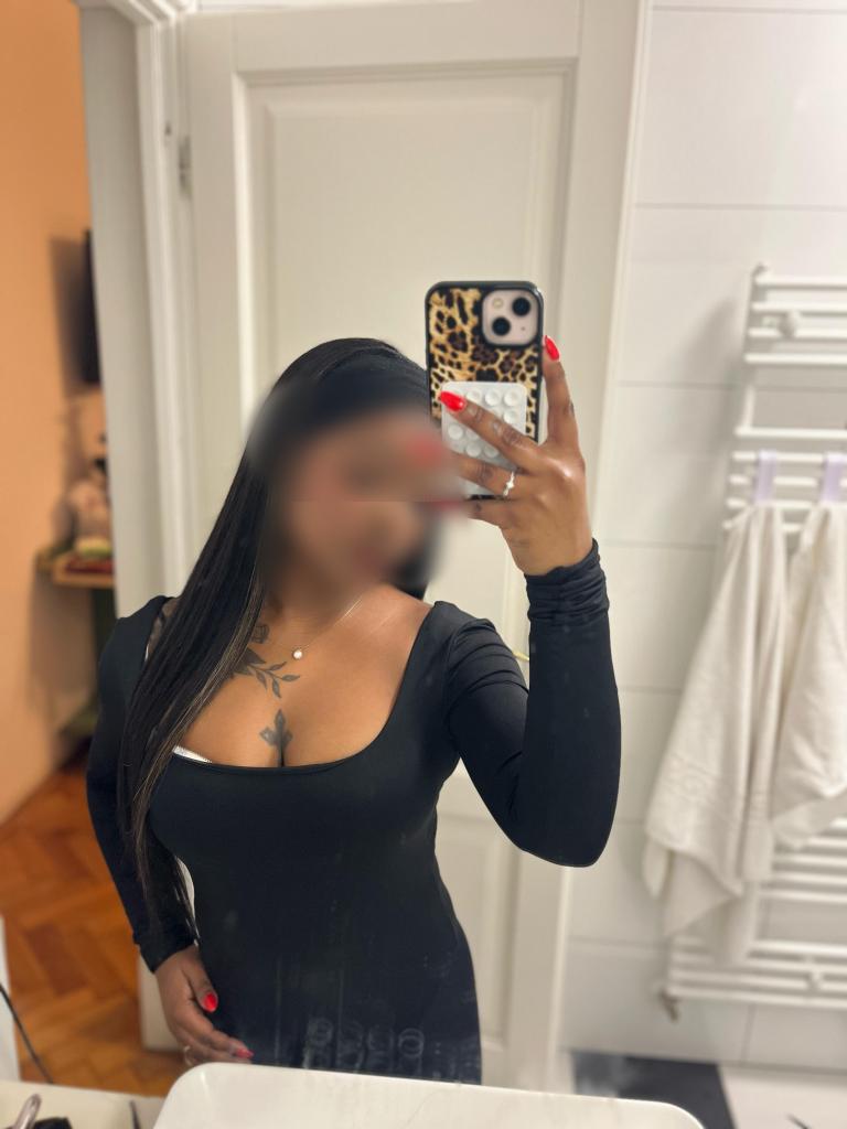 694227779: Chica busca chico en Sevilla