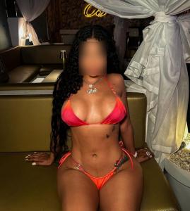 667590915: Chica busca chico en Barcelona