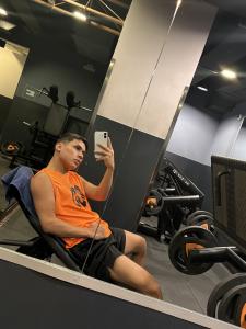 631232992: Chico busca chica en Barcelona