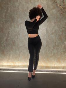 699946104: Chica busca chico en Madrid