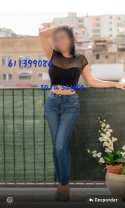 611399086: Chica busca chico en Barcelona