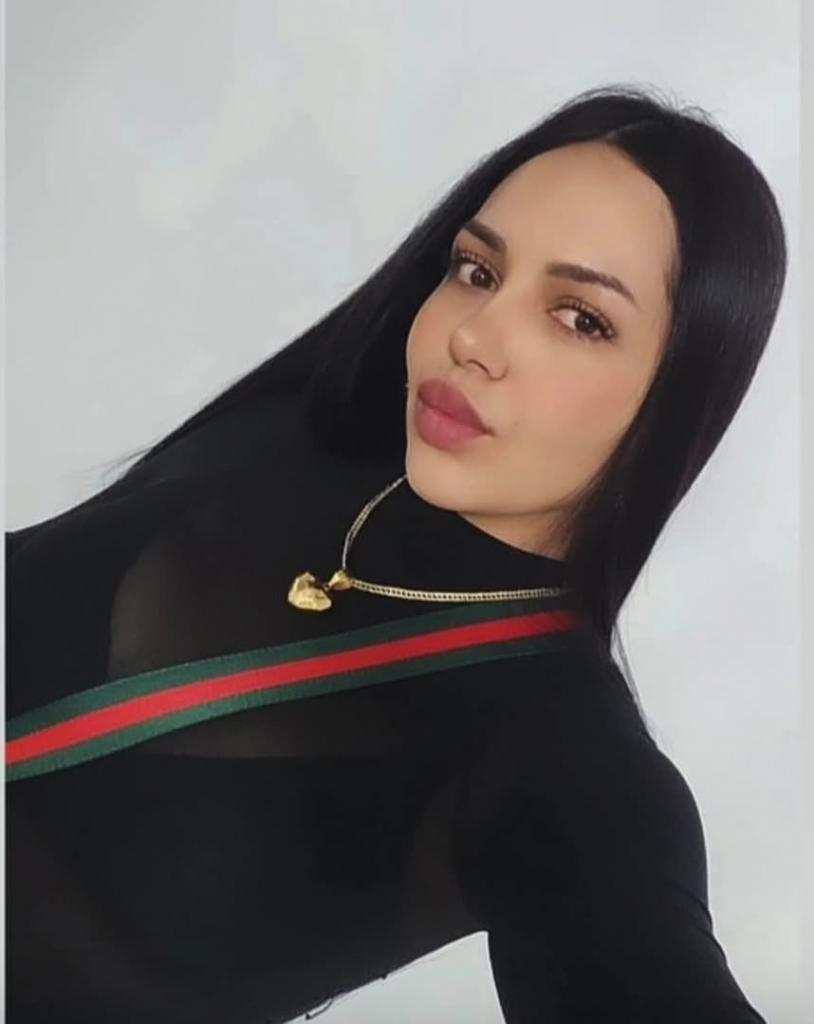 647321206: Chica busca chico en Barcelona