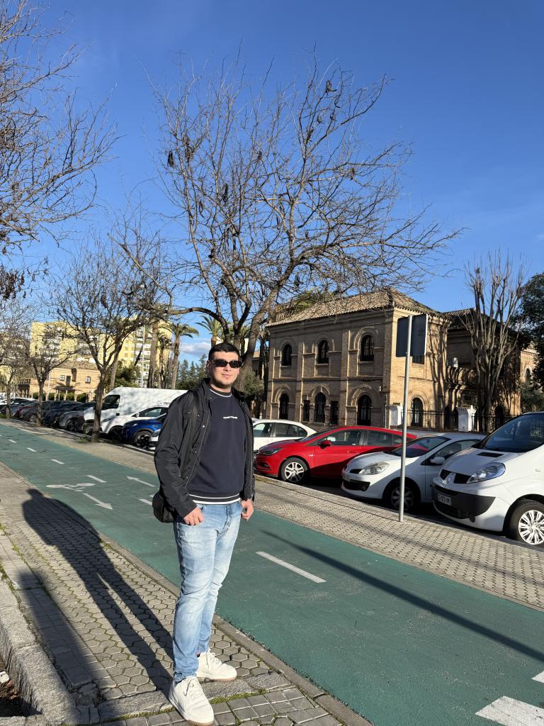 Chico busca chica en Sevilla: 