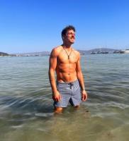 686127008: Chico busca chica en La Coruña