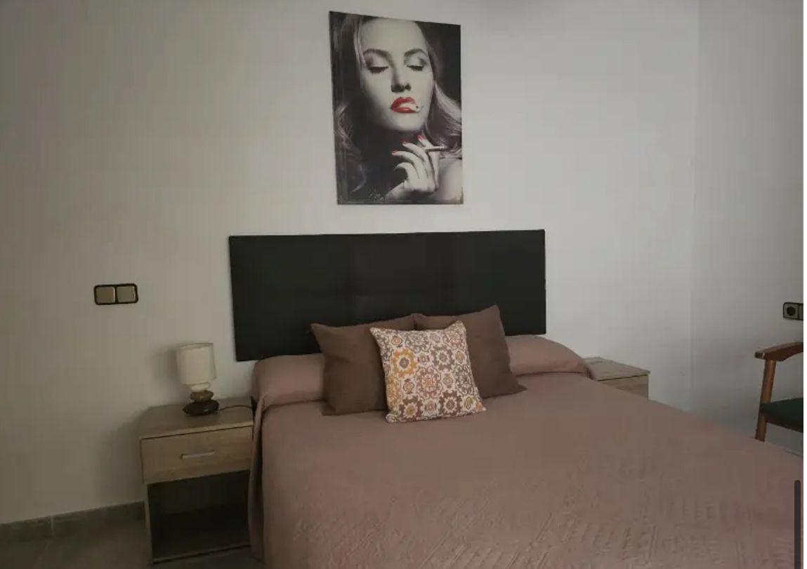 Chica busca chico en Cuenca: 