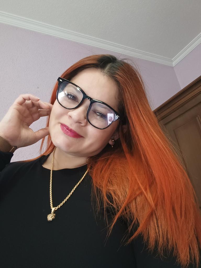 677308085: Chica busca chico en Albacete
