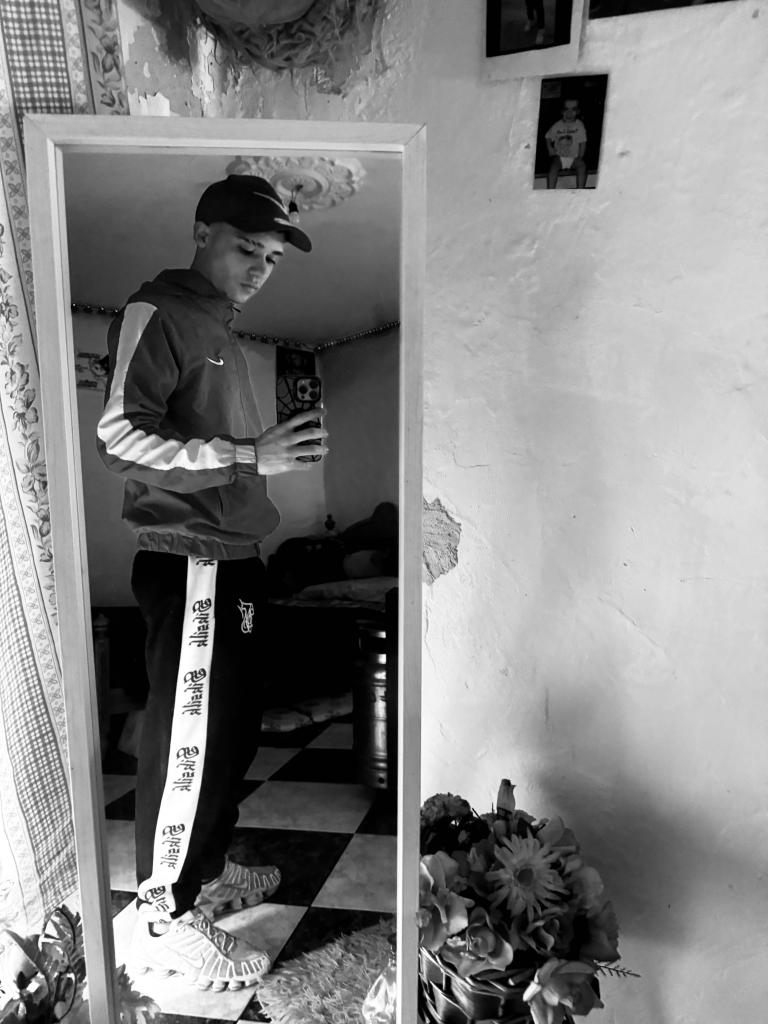 Chico busca chica en Granada: 