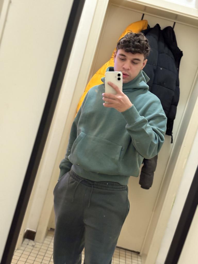 Chico busca chica en Sevilla: 