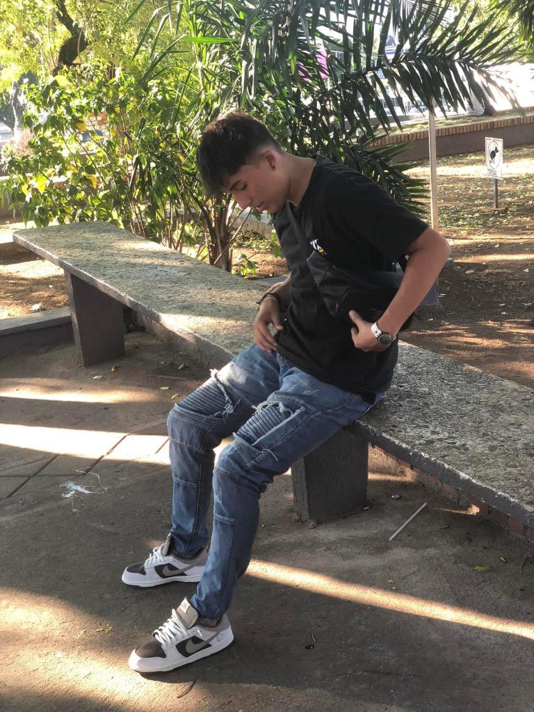 Chico busca chica en Sevilla: 